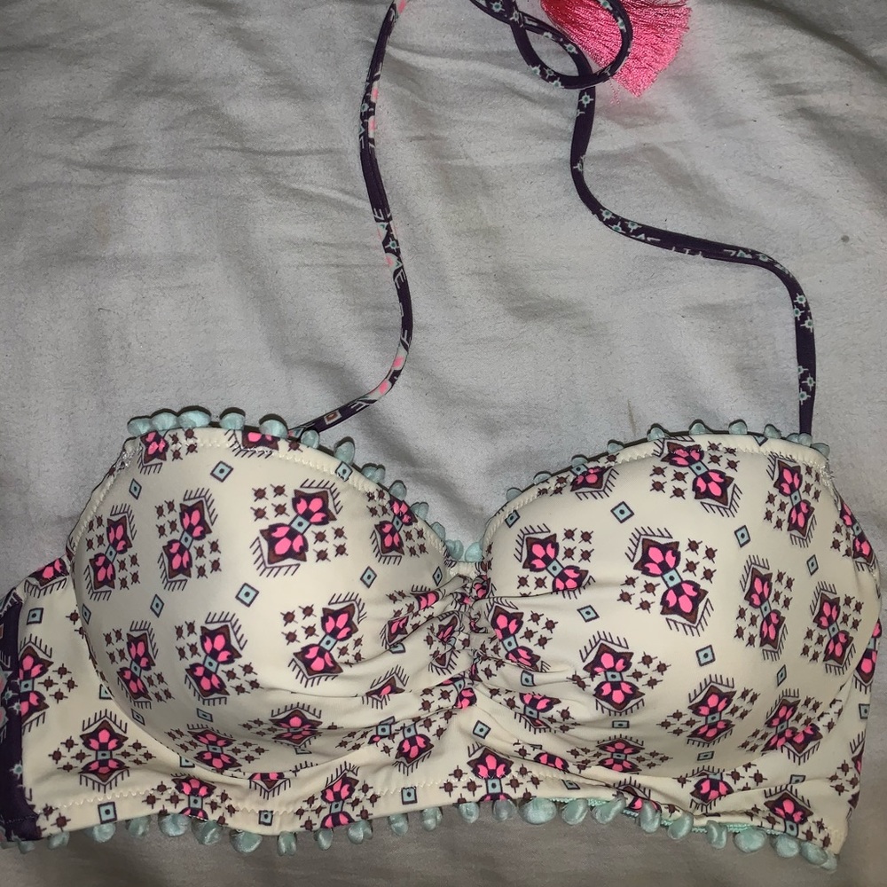 Victoria’s Secret bathing suit top! 32C